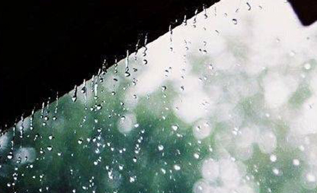 下雨能戴隐形眼镜吗？