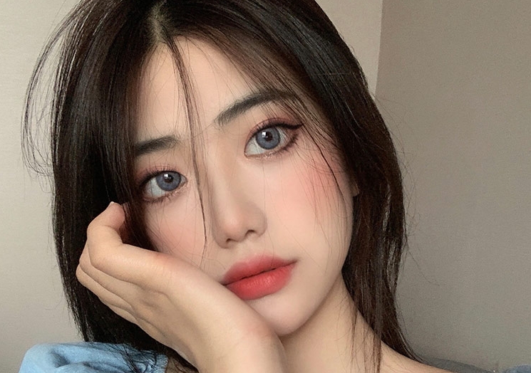 硅水凝胶隐形眼镜彩片日抛和月抛怎么选择？