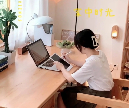 长期佩戴隐形眼镜，选择不伤眼的爱生华硅水...